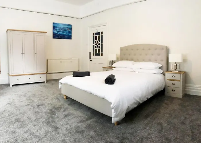 Summer Breeze. 3-Bed Apartment Close To The Beach