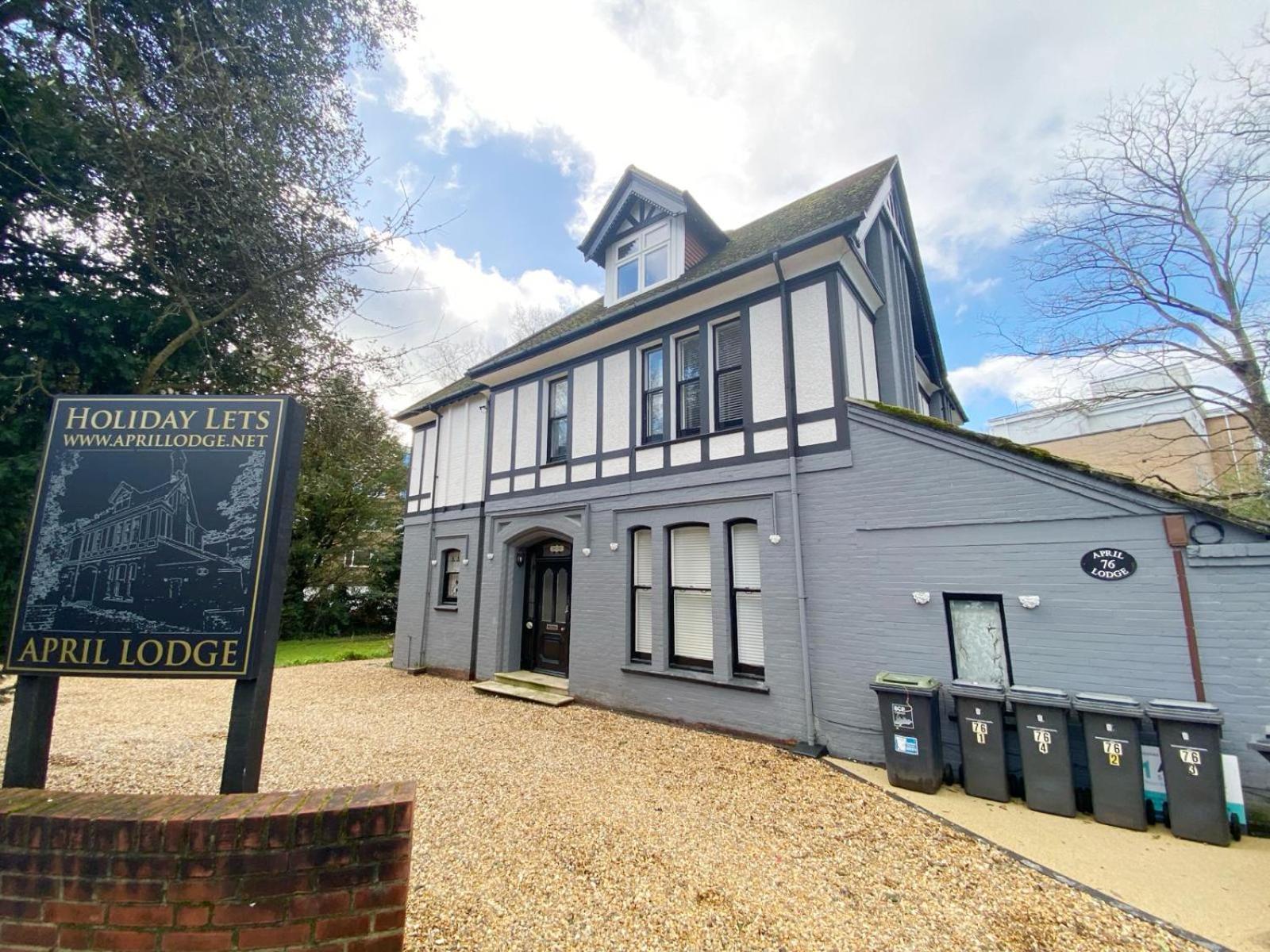 Summer Breeze. 3-bed Close To The Apartment Bournemouth