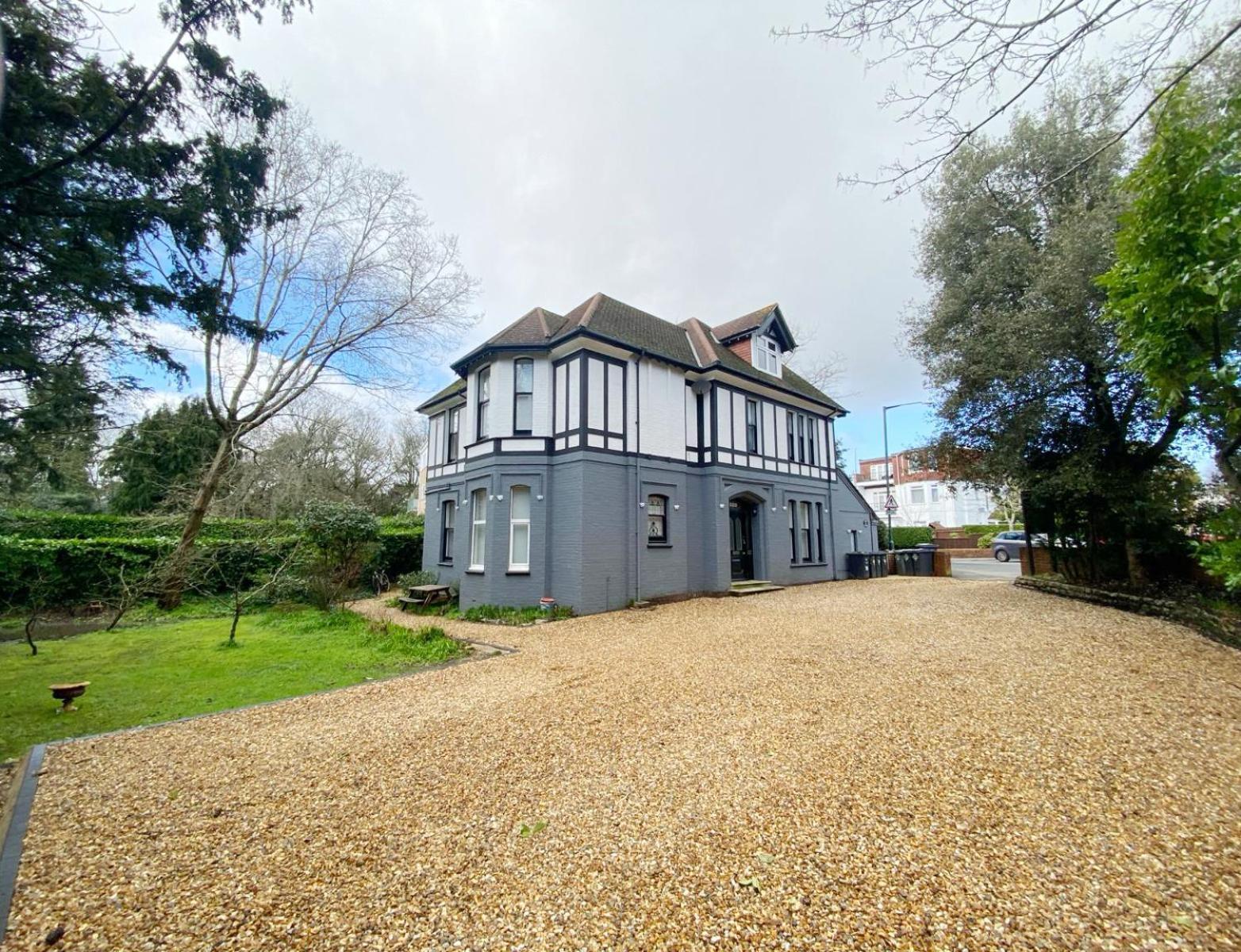 Apartment Summer Breeze. 3-bed Close To The